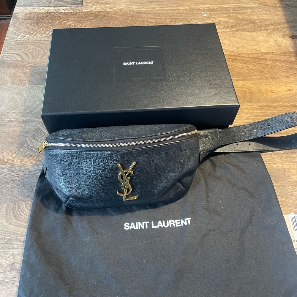 YSL•CASSANDRE CLASSIC BELT BAG IN GRAIN DE POUDRE EMBOSSED LEATHER